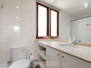 Casa en Venta en Av. Pedro Lira Urquieta, Lo Barnechea