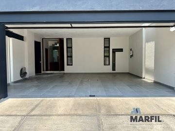 Hermosa Casa en Venta con Alberca Residencial Esmeralda en Colima de 4 Recámaras