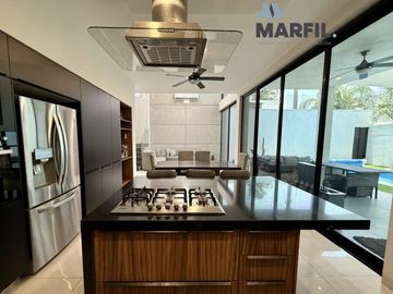 Hermosa Casa en Venta con Alberca Residencial Esmeralda en Colima de 4 Recámaras