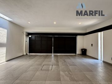 Hermosa Casa en Venta con Alberca Residencial Esmeralda en Colima de 4 Recámaras