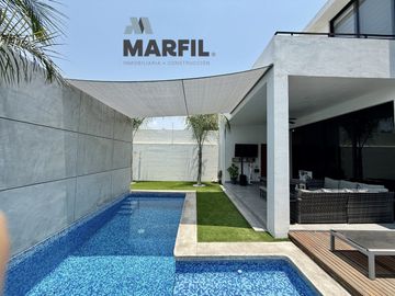 Hermosa Casa en Venta con Alberca Residencial Esmeralda en Colima de 4 Recámaras