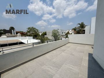 Hermosa Casa en Venta con Alberca Residencial Esmeralda en Colima de 4 Recámaras