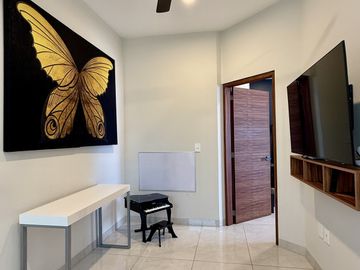 Hermosa Casa en Venta con Alberca Residencial Esmeralda en Colima de 4 Recámaras