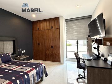 Hermosa Casa en Venta con Alberca Residencial Esmeralda en Colima de 4 Recámaras