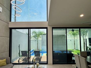 Hermosa Casa en Venta con Alberca Residencial Esmeralda en Colima de 4 Recámaras