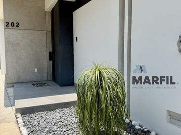 Hermosa Casa en Venta con Alberca Residencial Esmeralda en Colima de 4 Recámaras