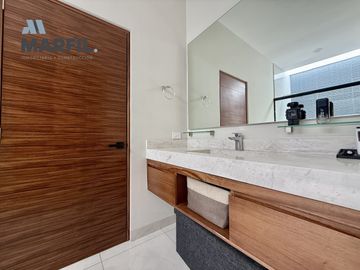 Hermosa Casa en Venta con Alberca Residencial Esmeralda en Colima de 4 Recámaras