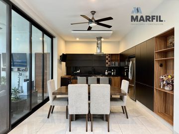 Hermosa Casa en Venta con Alberca Residencial Esmeralda en Colima de 4 Recámaras