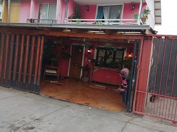 CASA 4 DORMITORIOS 2 BAÑOS, EXCELENTE CONECTIVIDAD.