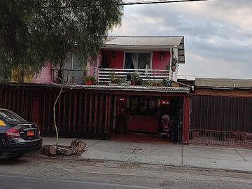 CASA 4 DORMITORIOS 2 BAÑOS, EXCELENTE CONECTIVIDAD.