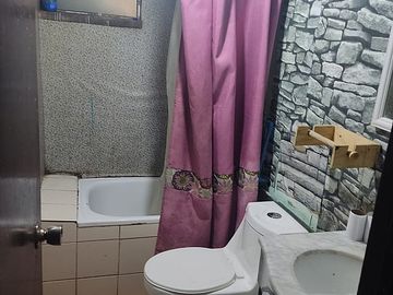 CASA 4 DORMITORIOS 2 BAÑOS, EXCELENTE CONECTIVIDAD.
