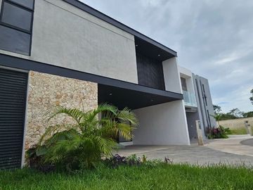 Casa en Venta en Privada Inara en Cholul