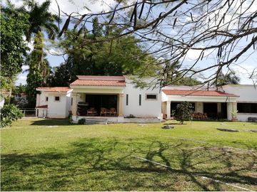 CASA EN VENTA EN MERIDA F-2111, 5 REC. CLUB DE GOLF LA CEIBA $14,000,000