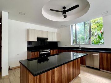 Casa en Venta Residencial Jardines de NUUKAN Cholul, Mérida Yucatán.