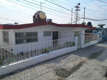 CASA AMPLIA EN VENTA ZONA CENTRO TUXPAN VERACRUZ.