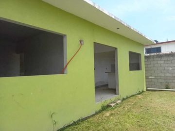 CASA EN VENTA CON TERRENO  BARDEADO TUXPAN VERACRUZ