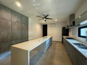 CASA EN VENTA EN MÉRIDA