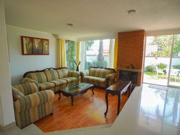 Casa con jardín privado y 4 recámaras en Condoplaza IV, Chiluca