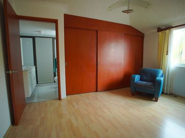 Casa con jardín privado y 4 recámaras en Condoplaza IV, Chiluca
