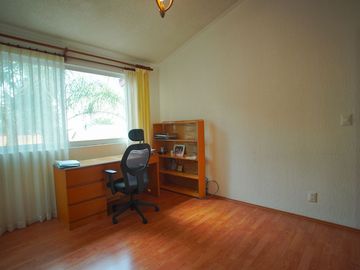Casa con jardín privado y 4 recámaras en Condoplaza IV, Chiluca