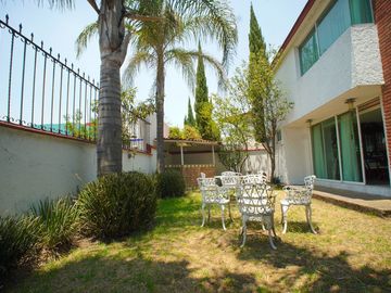 Casa con jardín privado y 4 recámaras en Condoplaza IV, Chiluca