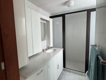 Casa con jardín privado y 4 recámaras en Condoplaza IV, Chiluca