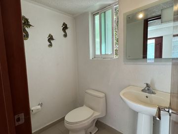 Casa con jardín privado y 4 recámaras en Condoplaza IV, Chiluca
