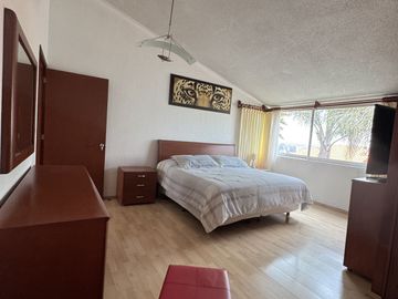 Casa con jardín privado y 4 recámaras en Condoplaza IV, Chiluca