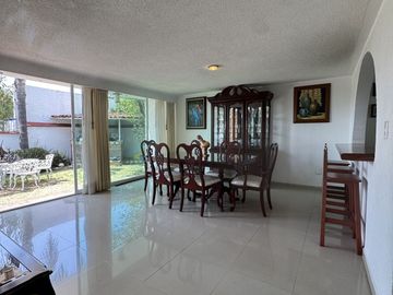 Casa con jardín privado y 4 recámaras en Condoplaza IV, Chiluca
