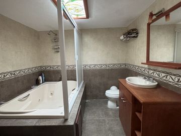 Casa con jardín privado y 4 recámaras en Condoplaza IV, Chiluca