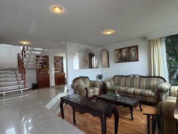 Casa con jardín privado y 4 recámaras en Condoplaza IV, Chiluca