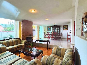 Casa con jardín privado y 4 recámaras en Condoplaza IV, Chiluca