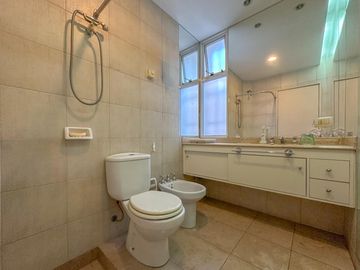 Casa en venta en Lanus Oeste 4 ambientes con patio y garage