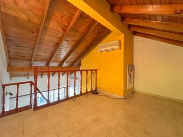 Casa en venta en Lanus Oeste 4 ambientes con patio y garage