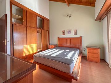 Casa en venta en Lanus Oeste 4 ambientes con patio y garage