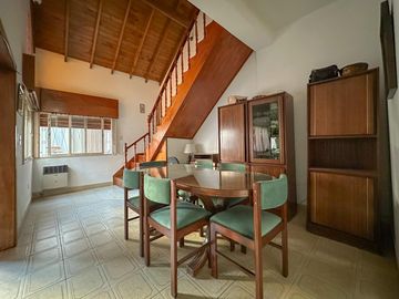 Casa en venta en Lanus Oeste 4 ambientes con patio y garage