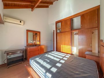 Casa en venta en Lanus Oeste 4 ambientes con patio y garage