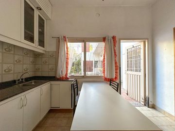 Casa en venta en Lanus Oeste 4 ambientes con patio y garage