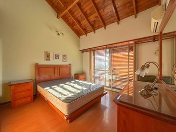 Casa en venta en Lanus Oeste 4 ambientes con patio y garage