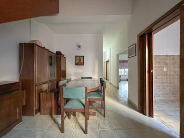 Casa en venta en Lanus Oeste 4 ambientes con patio y garage
