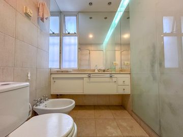 Casa en venta en Lanus Oeste 4 ambientes con patio y garage