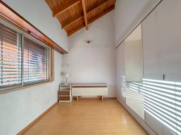 Casa en venta en Lanus Oeste 4 ambientes con patio y garage