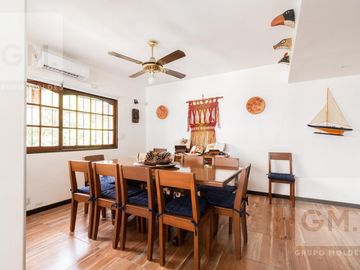 Impecable casa en venta en Mendoza y Melián!