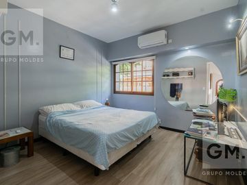 Impecable casa en venta en Mendoza y Melián!