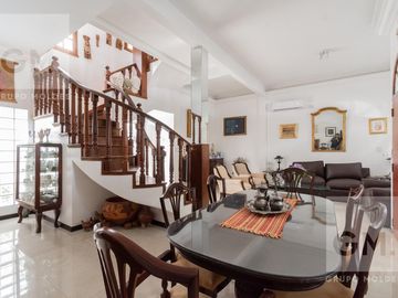 Impecable casa en venta en Mendoza y Melián!