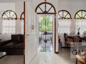 Impecable casa en venta en Mendoza y Melián!