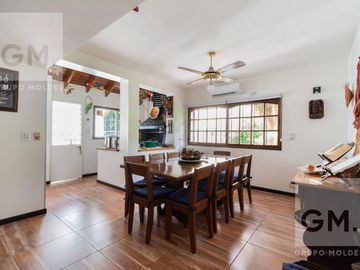 Impecable casa en venta en Mendoza y Melián!
