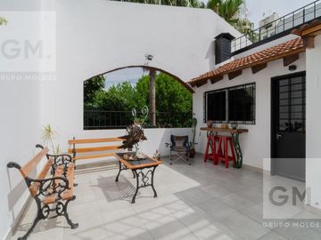 Impecable casa en venta en Mendoza y Melián!
