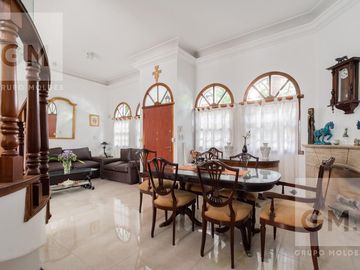 Impecable casa en venta en Mendoza y Melián!