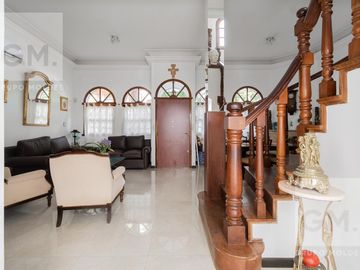 Impecable casa en venta en Mendoza y Melián!